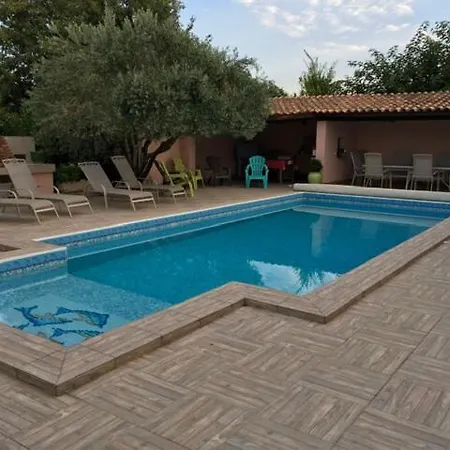 Apartment Rez De Chausse Bollene